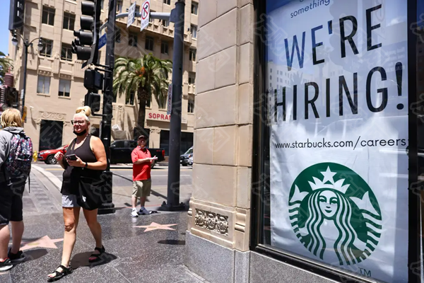 星巴克CEO尼科尔表示致力于与工人工会进行“建设性的接触”