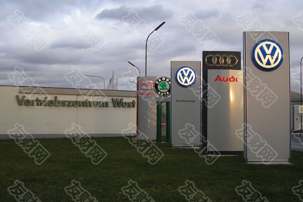 2025年02月20日:﻿据估计 特朗普对墨西哥和加拿大的关税可能会使每辆汽车的平均成本增加近6000美元